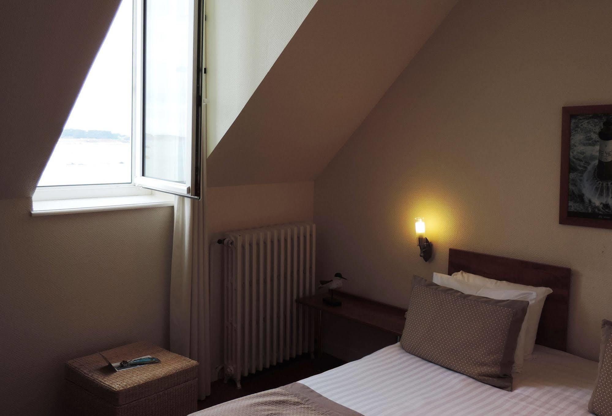 Hotel Aux Tamaris - Vue Mer Roscoff Luaran gambar